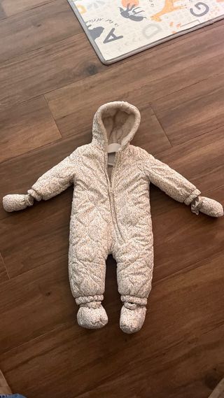 Buzo estampado floral para bebé