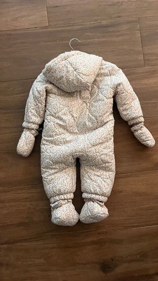 Buzo estampado floral para bebé