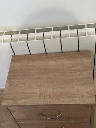 Mesita de noche roble, cajones con guías.