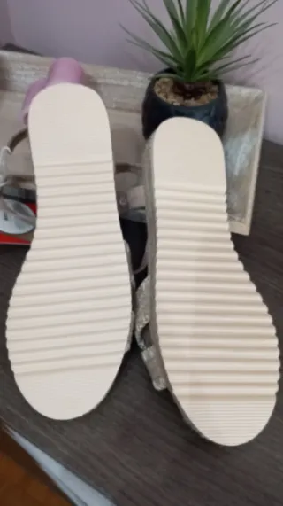 Sandalias beige mujer