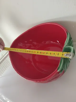 Bol forma fresa rojo marca " Borgallo"