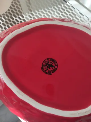 Bol forma fresa rojo marca " Borgallo"