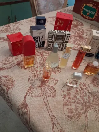 28 Miniaturas Perfume de mujer  (Caja2)