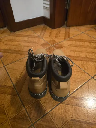 Botas usadas uma vez
