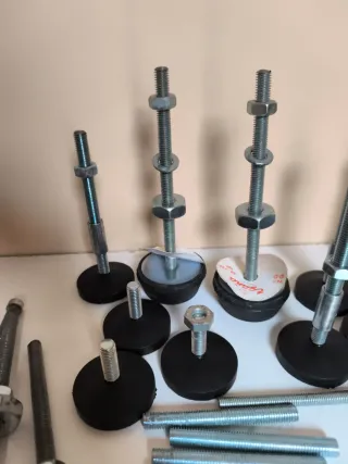 Lote patas regulables para muebles