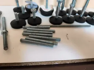 Lote patas regulables para muebles