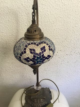 Lámpara de mosaico azul y plateada