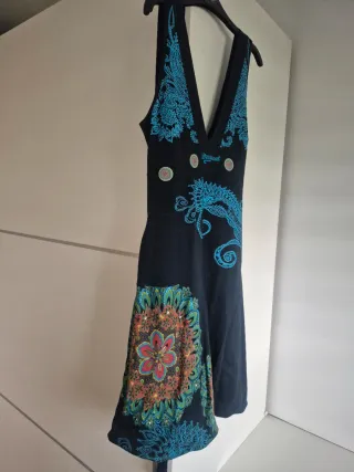 Vestido Desigual Negro con Estampado Multicolor