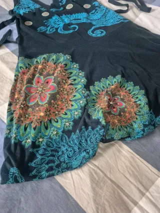 Vestido Desigual Negro con Estampado Multicolor