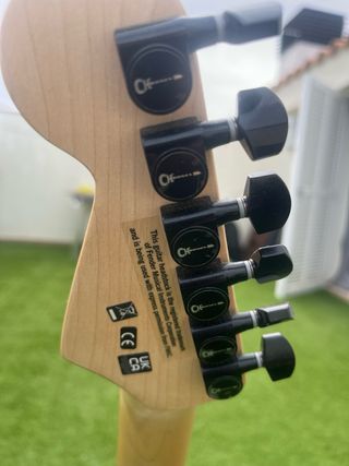 Guitarra Eléctrica Blanca Charvel