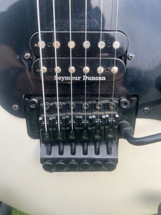 Guitarra Eléctrica Blanca Charvel