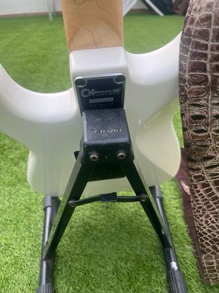 Guitarra Eléctrica Blanca Charvel