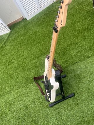 Guitarra Eléctrica Blanca Charvel