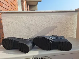 Stivaletti neri con lacci