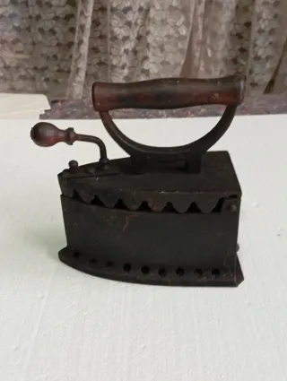 Plancha antigua de hierro