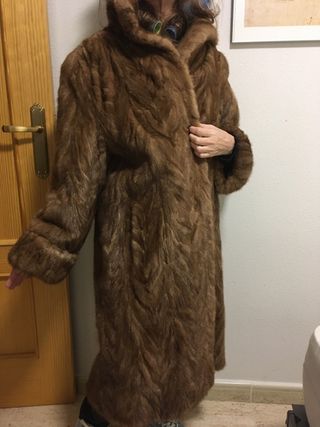 Abrigo de piel marrón