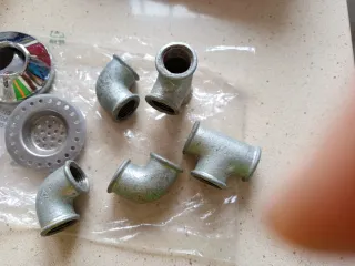 Conjunto fontanería: 2 embellecedores, 2 T, 3 codo