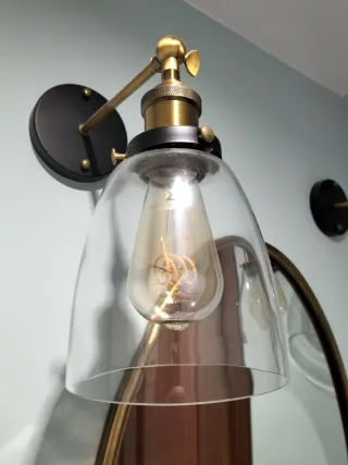 Apliques de pared dorados y negros