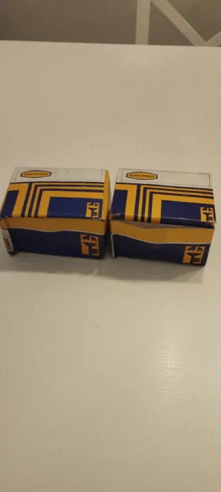 Cerraduras Ezcurra con llaves y soporte