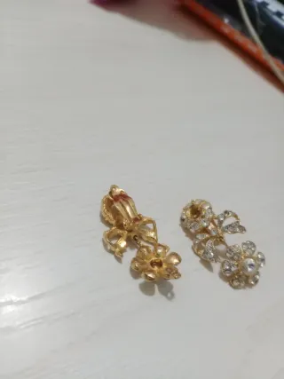 Orecchini dorati con strass