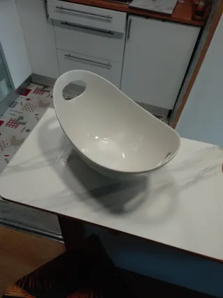 Frutero de cerámica y bambú.