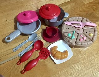 Cocinita de juguete con accesorios