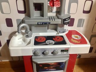 Cocinita de juguete con accesorios