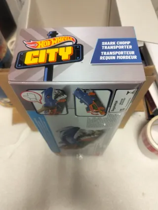 Hot Wheels Shark Chomp Transporter