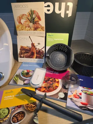Thermomix TM5 con libros de cocina