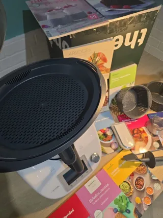 Thermomix TM5 con libros de cocina