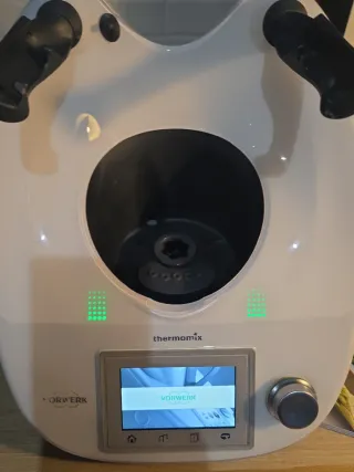 Thermomix TM5 con libros de cocina