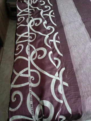 Colcha reversible morada y blanca