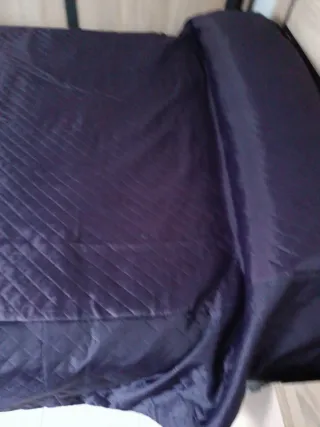 Colcha reversible morada y blanca