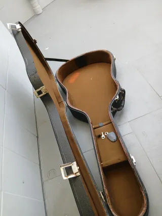 Estuche y Funda guitarra vintage