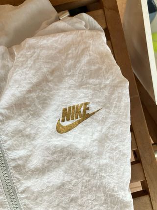 Sudadera Nike Blanca y Dorada