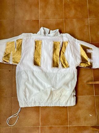 Sudadera Nike Blanca y Dorada