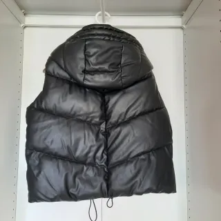 Chaleco acolchado Zara con capucha Talla M