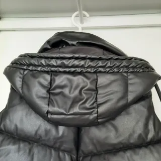 Chaleco acolchado Zara con capucha Talla M