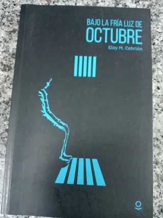 Bajo la fría luz de octubre