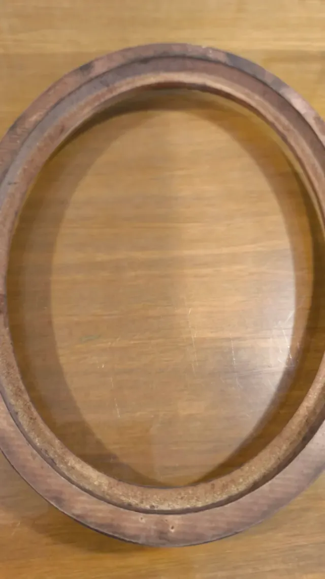 Marco ovalado de resina