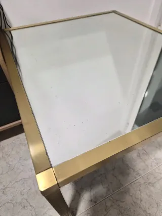 Mesa auxiliar cristal y metal dorado