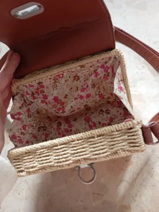 Bolso de mano tejido y piel