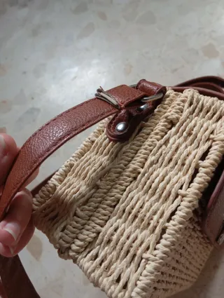 Bolso de mano tejido y piel