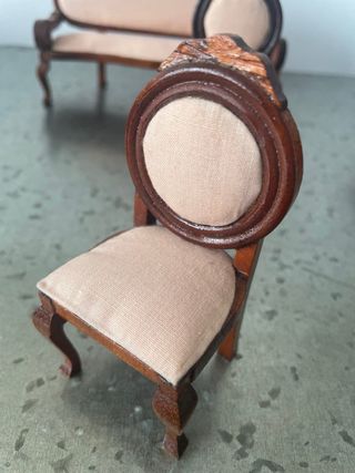 Sofá y 2 sillas de madera casita de muñecas