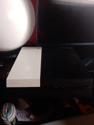 PS4 (PlayStation 4) con 2 mandos y juegos