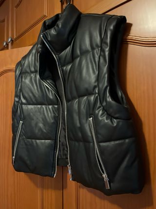 Chaleco polipiel negro Zara Talla M mujer