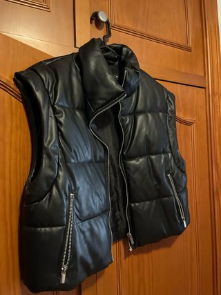 Chaleco polipiel negro Zara Talla M mujer