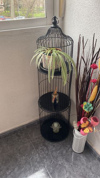 Estantería jaula negra metálica