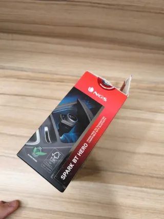 Trasmisor coche bluetooth, está nuevo sin uso