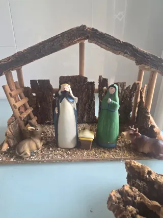 Portal de Belén con figuras
